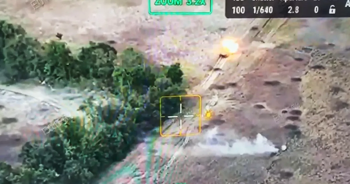 Скриншот з відео Бомберами та камікадзе нищать ворога дронарі прикордонники на Харківському напрямку на порталі Gromada Group