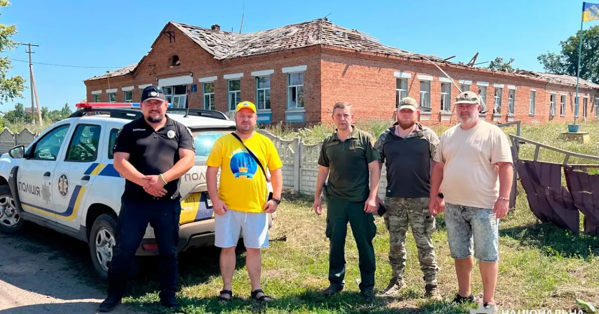 Фото: Головне управління Національної поліції у Харківській області Гуманітарну допомогу до Старосалтівської та Вовчанської громад доставили волонтери та поліцейські на порталі Gromada Group