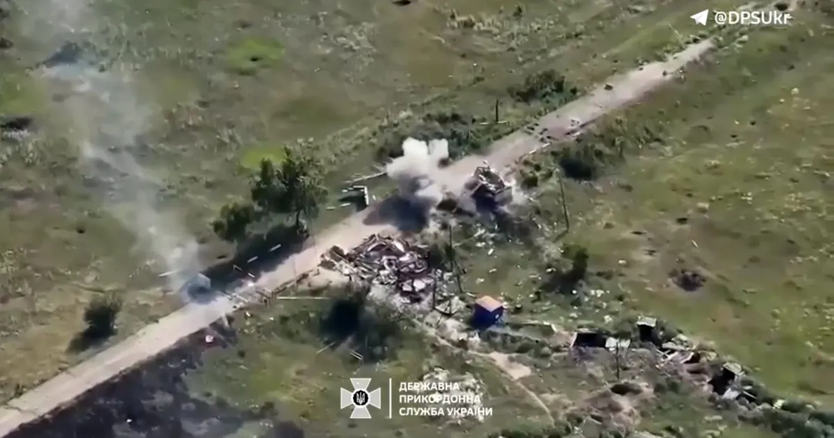 Головна світлина новини на сайті Gromada Group Ворожі укріплення та кулеметників знищили на Вовчанському напрямку прикордонники на порталі Gromada Group