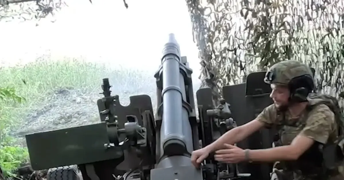 Скриншот з відео На Вовчанському напрямку по ворожих цілях влучають гармаші-прикордонники бригади «Гарт» (відео) на порталі Gromada Group