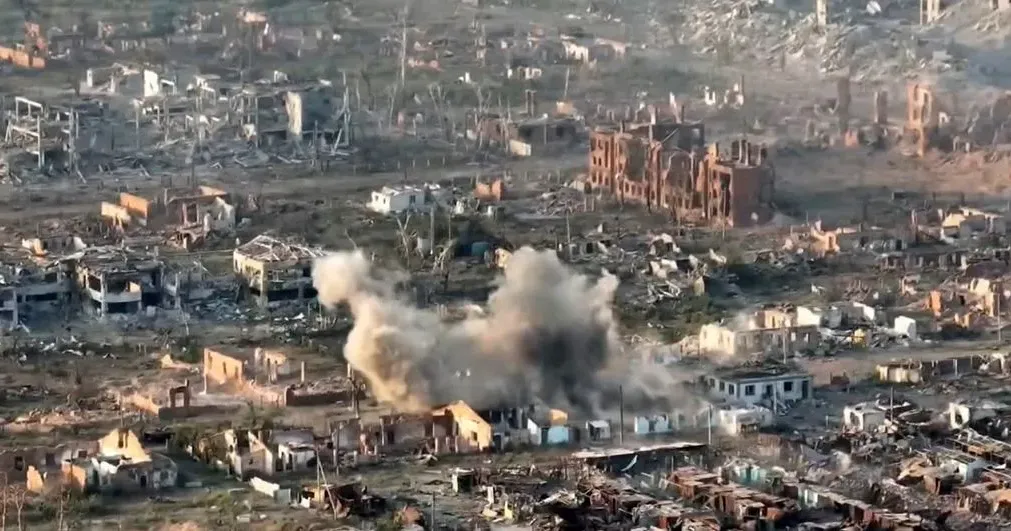 Вовчанськ на Харківщині у серпні 2024 року. Realniy.Kop.ua/YouTube У Вовчанську ворог продовжує штурмувати в районі багатоповерхівок, застосував РСЗВ по південній частині міста на порталі Gromada Group